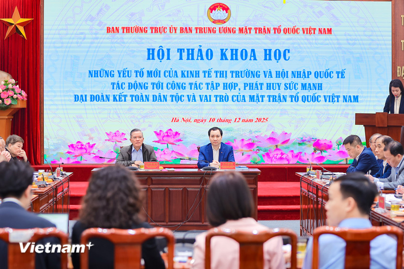 Hội thảo khoa học “Những yếu tố mới của kinh tế thị trường và hội nhập quốc tế tác động tới công tác tập hợp, phát huy sức mạnh đại đoàn kết toàn dân tộc và vai trò của Mặt trận Tổ quốc Việt Nam trong thực hiện kinh tế thị trường ở nước ta.” (Ảnh: Hoài Nam/Vietnam+)