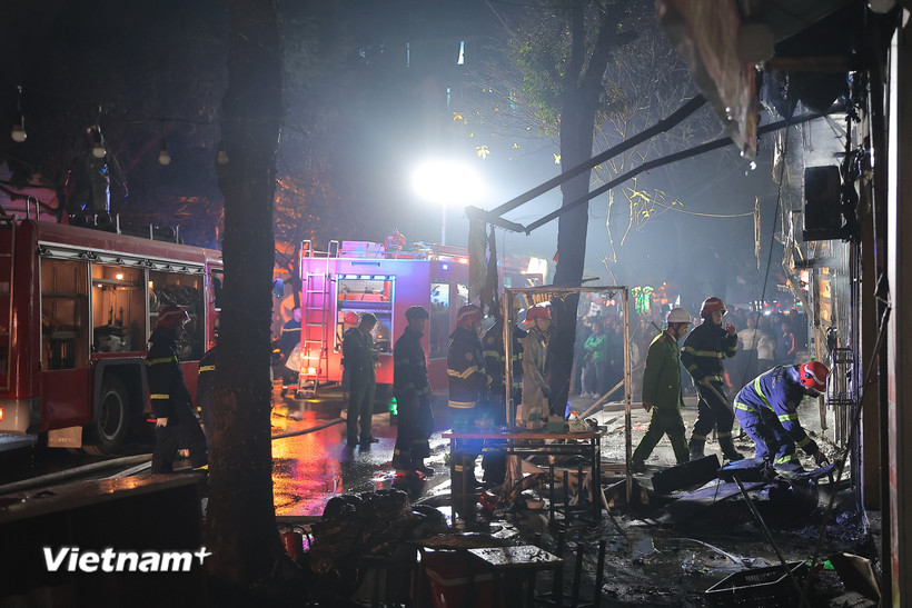 Hiện trường vụ cháy tối ngày 8/3 trên đường Mậu Lương (Hà Đông, Hà Nội). (Ảnh: Hoài Nam/Vietnam+)