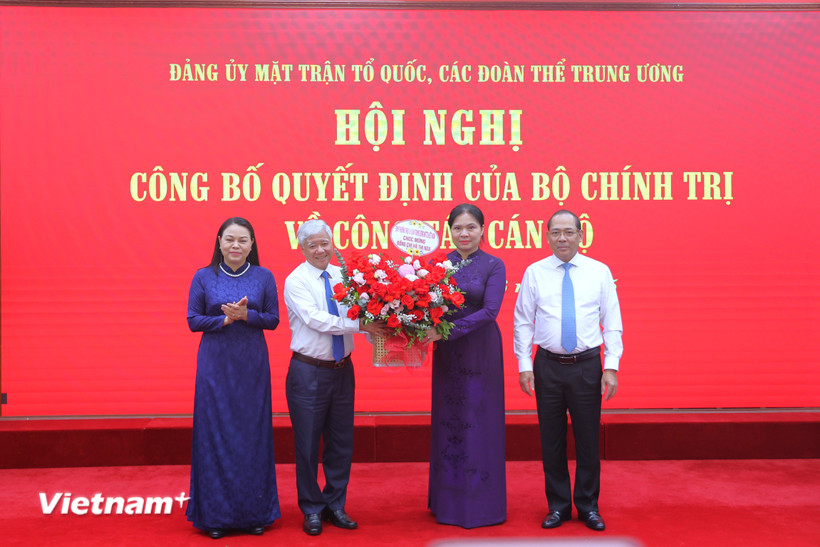 Bà Hà Thị Nga (giữa), Ủy viên Trung ương Đảng, Bí thư tỉnh ủy, Trưởng Đoàn đại biểu Quốc hội khóa XV tỉnh Tuyên Quang được chỉ định tham gia Ban Chấp hành, Ban Thường vụ Đảng ủy Mặt trận Tổ quốc, các đoàn thể Trung ương nhiệm kỳ 2020-2025 kể từ ngày 1/7/2025. (Ảnh: Hoài Nam/Vietnam+)