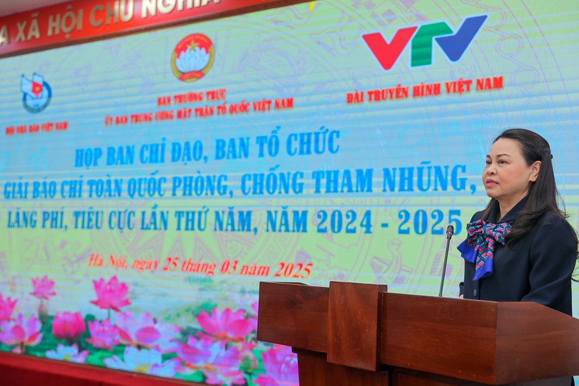 Bà Nguyễn Thị Thu Hà Phó Chủ tịch, Tổng Thư ký Ủy ban Trung ương Mặt trận Tổ quốc Việt Nam phát biểu tại cuộc họp. (Ảnh: Hoài Nam/Vietnam+)