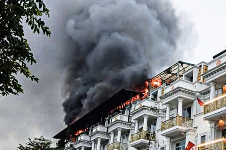 Hiên trường vụ hỏa hoạn chiều 28/12 tại phố Lê Trọng Tấn (Dương Nội, Hà Nội). Ảnh người dân tại hiện trường cung cấp