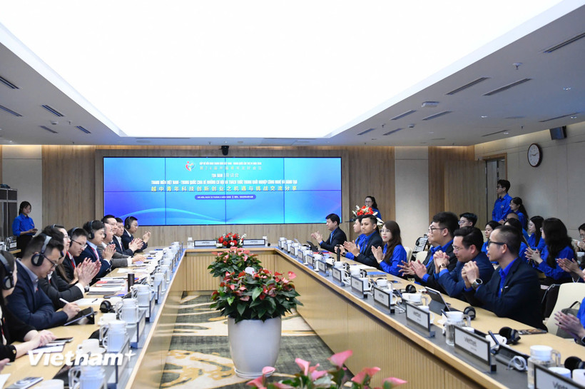 Tọa đàm “Thanh niên Việt Nam - Trung Quốc chia sẻ những cơ hội và thách thức trong khởi nghiệp công nghệ, sáng tạo” tổ chức tại tập đoàn Vietel. (Ảnh: Hoài Nam/Vietnam+)