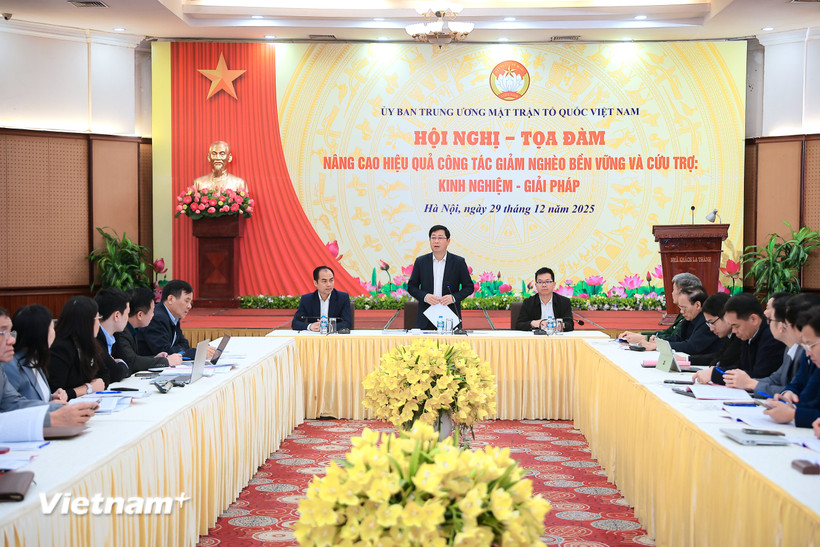 Ông Cao Xuân Thạo, Ủy viên Đoàn Chủ tịch, Trưởng ban Công tác xã hội Cơ quan Ủy ban Trung ương Mặt trận Tổ quốc Việt Nam phát biểu tại Hội nghị. (Ảnh: Hoài Nam/Vietnam+)