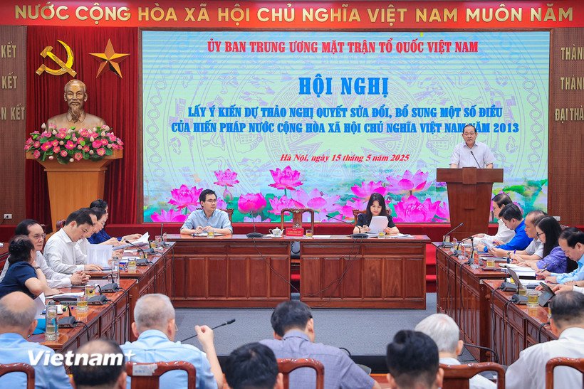 Quang cảnh Hội nghị lấy ý kiến dự thảo Nghị quyết sửa đổi, bổ sung một số điều của Hiến pháp nước Cộng hòa xã hội chủ nghĩa Việt Nam năm 2013. (Ảnh: Hoài Nam/Vietnam+)