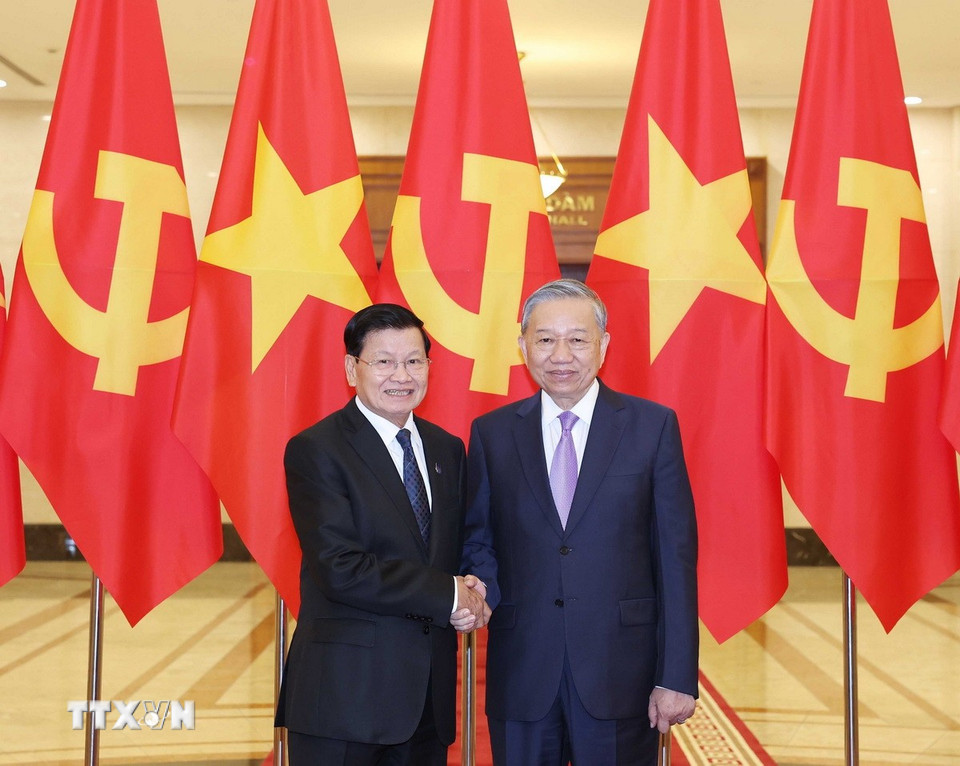 Tổng Bí thư Tô Lâm và Tổng Bí thư, Chủ tịch nước Lào Thongloun Sisoulith. (Ảnh: Thống Nhất/TTXVN)
