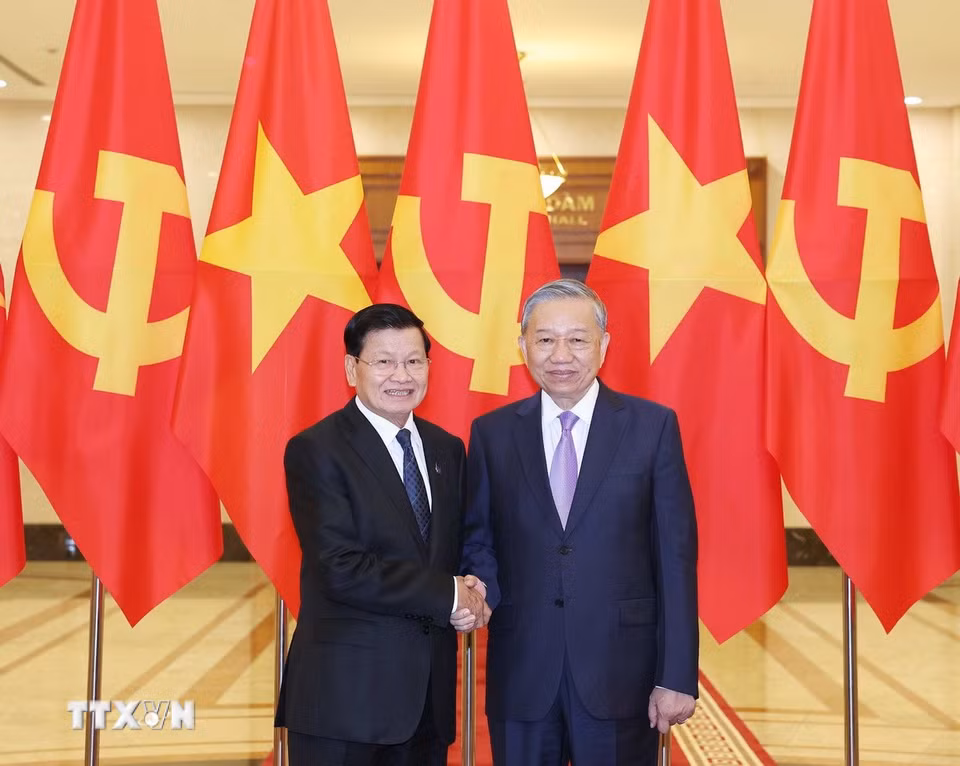 Tổng Bí thư Tô Lâm và Tổng Bí thư, Chủ tịch nước Lào Thongloun Sisoulith. (Ảnh: Thống Nhất/TTXVN)