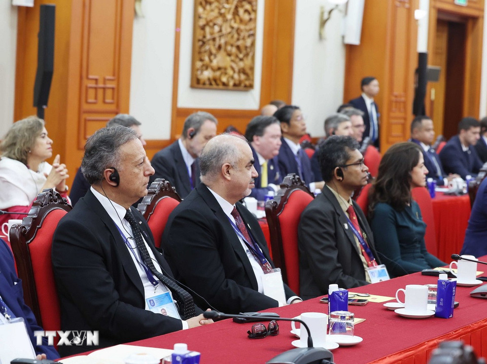 Trưởng đoàn các nước tham dự Lễ mở ký Công ước Hà Nội tham dự cuộc gặp Tổng Bí thư Tô Lâm. (Ảnh: Thống Nhất/TTXVN)