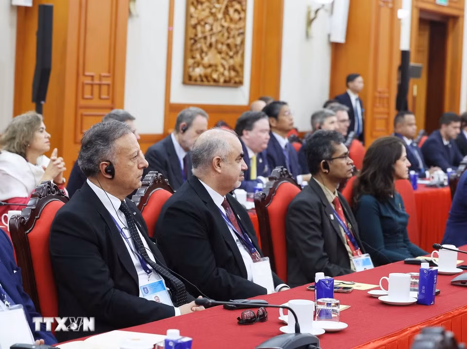 Trưởng đoàn các nước tham dự Lễ mở ký Công ước Hà Nội tham dự cuộc gặp Tổng Bí thư Tô Lâm. (Ảnh: Thống Nhất/TTXVN)