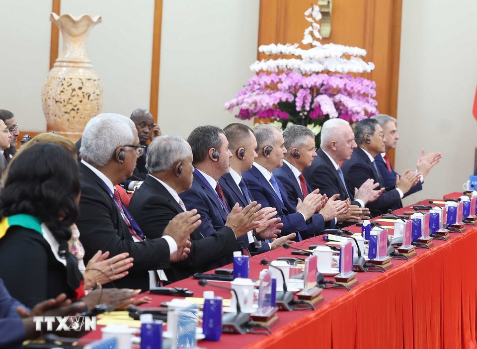 Trưởng đoàn các nước tham dự Lễ mở ký Công ước Hà Nội tham dự cuộc gặp Tổng Bí thư Tô Lâm. (Ảnh: Thống Nhất/TTXVN)