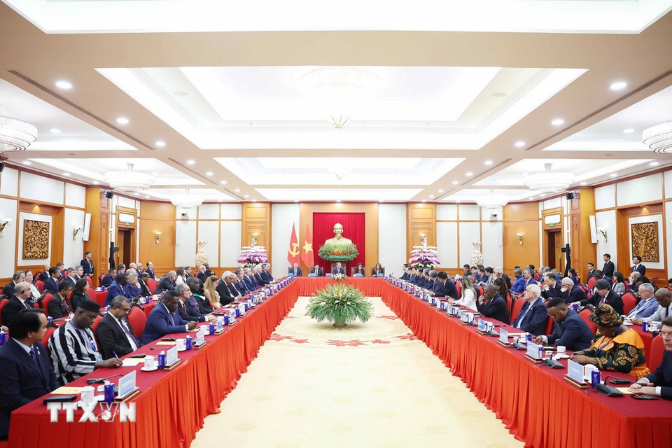 Tổng Bí thư Tô Lâm tiếp Trưởng đoàn các nước tham dự Lễ mở ký Công ước Liên hợp quốc về chống tội phạm mạng. (Ảnh: Thống Nhất/TTXVN)