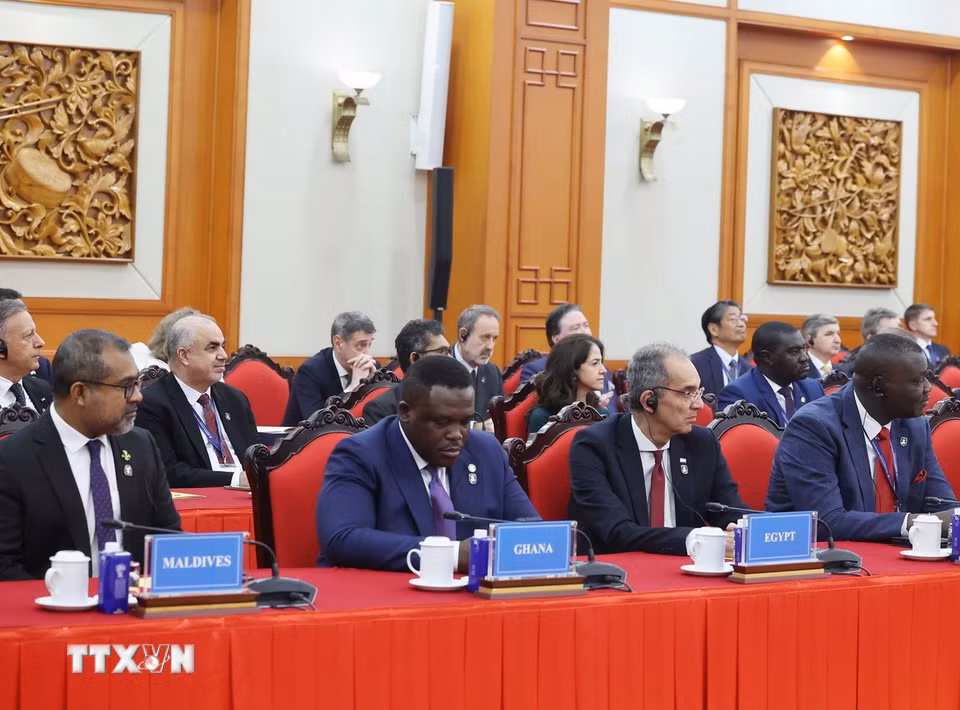 Trưởng đoàn các nước tham dự Lễ mở ký Công ước Hà Nội tham dự cuộc gặp Tổng Bí thư Tô Lâm. (Ảnh: Thống Nhất/TTXVN)