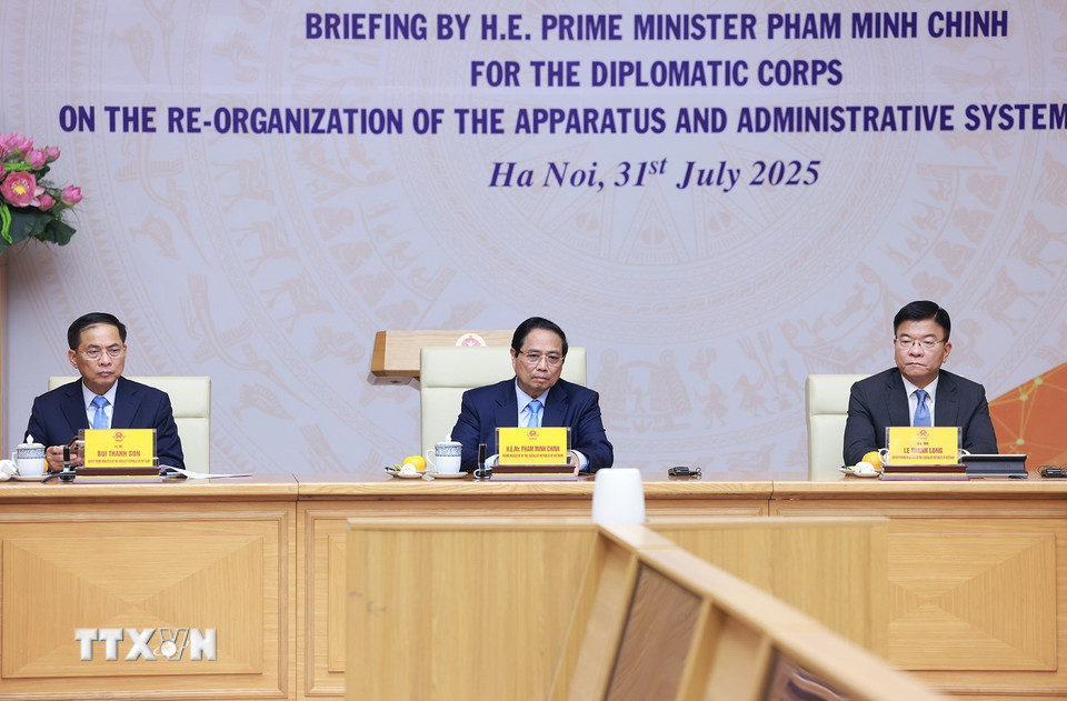 Thủ tướng Phạm Minh Chính gặp mặt Đoàn ngoại giao tại Việt Nam. (Ảnh: Dương Giang/TTXVN)