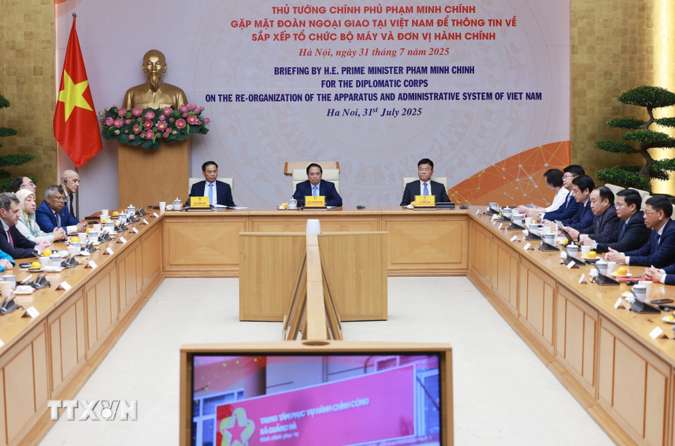 Thủ tướng Phạm Minh Chính gặp mặt Đoàn ngoại giao tại Việt Nam. (Ảnh: Dương Giang/TTXVN)