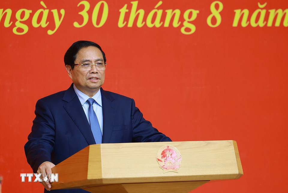 Thủ tướng Phạm Minh Chính phát biểu giao nhiệm vụ cho ông Lê Hoài Trung, Bí thư Trung ương Đảng, Quyền Bộ trưởng Bộ Ngoại giao. (Ảnh: Dương Giang/TTXVN)