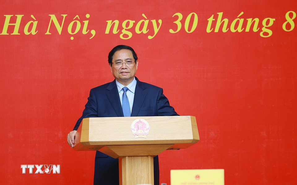 Thủ tướng Phạm Minh Chính phát biểu giao nhiệm vụ cho ông Lê Hoài Trung, Bí thư Trung ương Đảng, Quyền Bộ trưởng Bộ Ngoại giao. (Ảnh: Dương Giang/TTXVN)