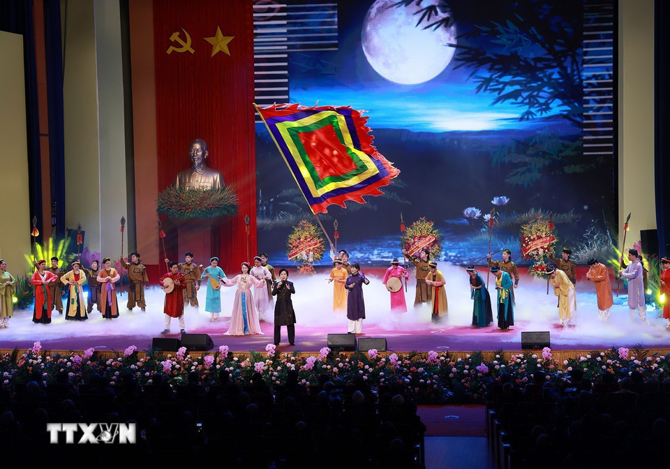 Chương trình nghệ thuật chào mừng Lễ kỷ niệm 80 năm thành lập Chính phủ. (Ảnh: Dương Giang/TTXVN)