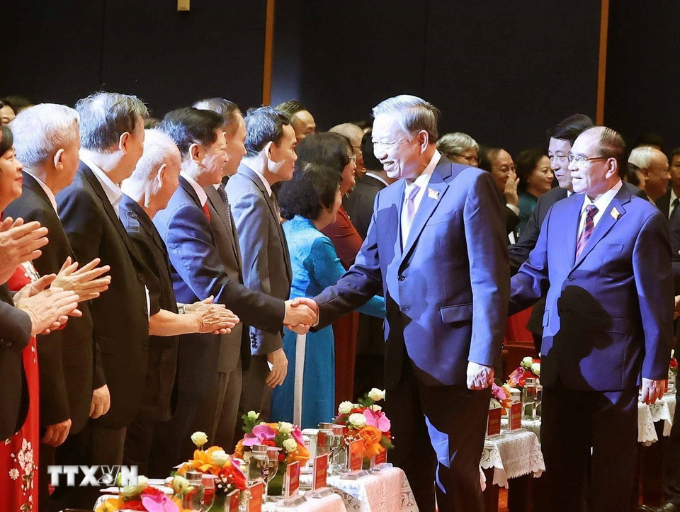 Tổng Bí thư Tô Lâm với các đại biểu tham dự buổi lễ. (Ảnh: Thống Nhất/TTXVN)