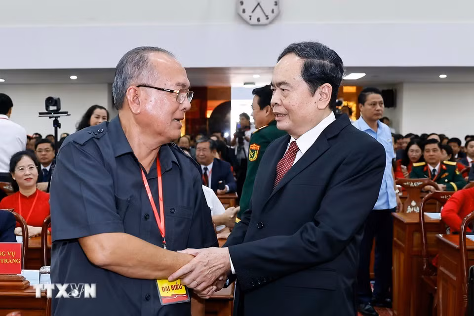 Chủ tịch Quốc hội Trần Thanh Mẫn với đại biểu dự Lễ công bố Nghị quyết. (Ảnh: Doãn Tấn/TTXVN)