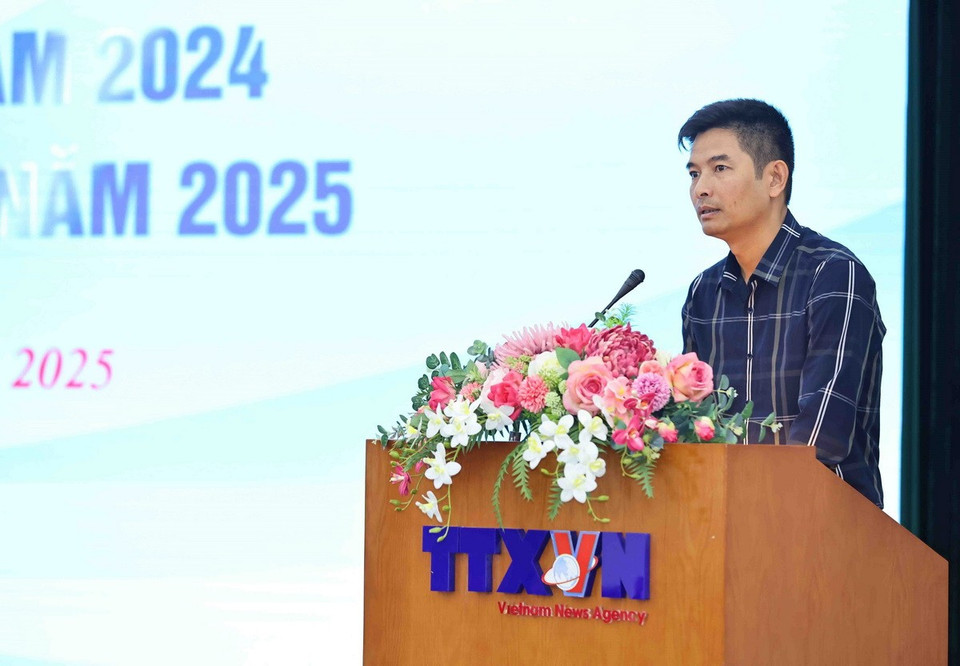 Trưởng Cơ quan thường trú TTXVN tại tỉnh Điện Biên Nguyễn Trung Kiên trình bày tham luận. (Ảnh: Minh Đức/TTXVN)