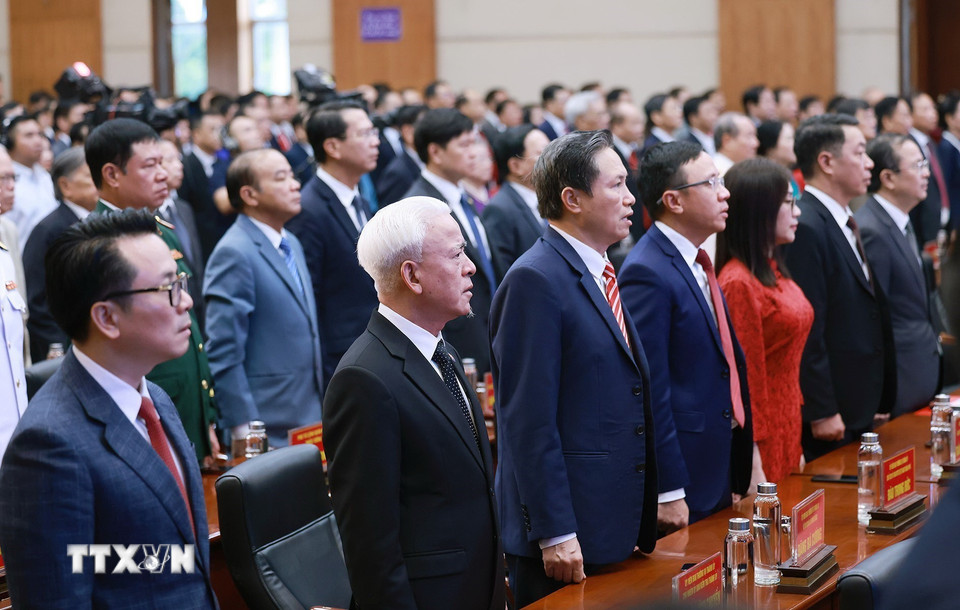 Lãnh đạo nguyên lãnh đạo thành phố Hải Phòng tham dự Lễ công bố các nghị quyết, quyết định của Trung ương về sáp nhập đơn vị hành chính cho thành phố Hải Phòng. (Ảnh: Dương Giang/TTXVN)