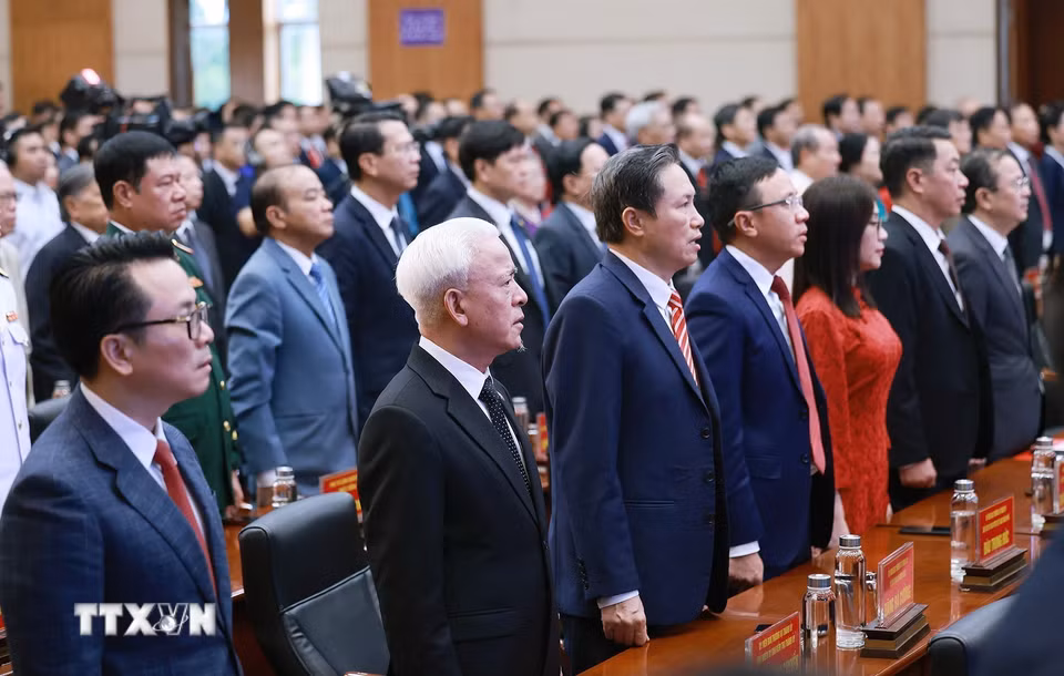 Lãnh đạo nguyên lãnh đạo thành phố Hải Phòng tham dự Lễ công bố các nghị quyết, quyết định của Trung ương về sáp nhập đơn vị hành chính cho thành phố Hải Phòng. (Ảnh: Dương Giang/TTXVN)