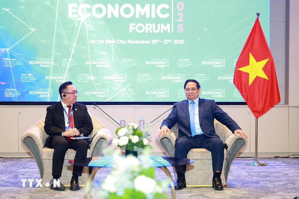 Thủ tướng Phạm Minh Chính tiếp ông Chang Lih Kang, Bộ trưởng Bộ Khoa học, Công nghệ và Đổi mới sáng tạo Malaysia. (Ảnh: Dương Giang/TTXVN)