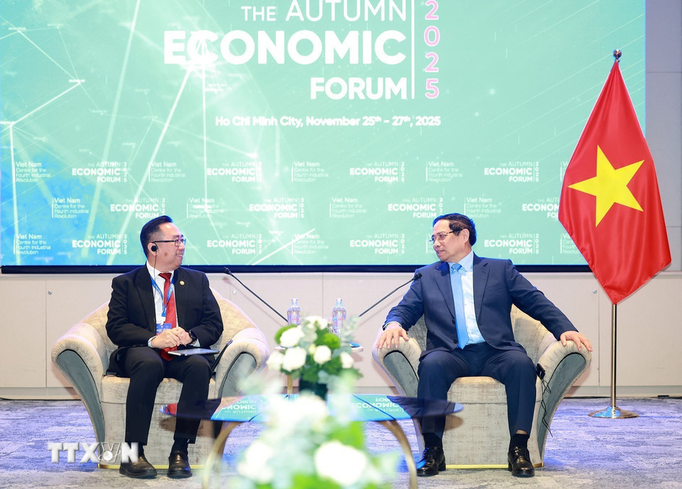 Thủ tướng Phạm Minh Chính tiếp ông Chang Lih Kang, Bộ trưởng Bộ Khoa học, Công nghệ và Đổi mới sáng tạo Malaysia. (Ảnh: Dương Giang/TTXVN)