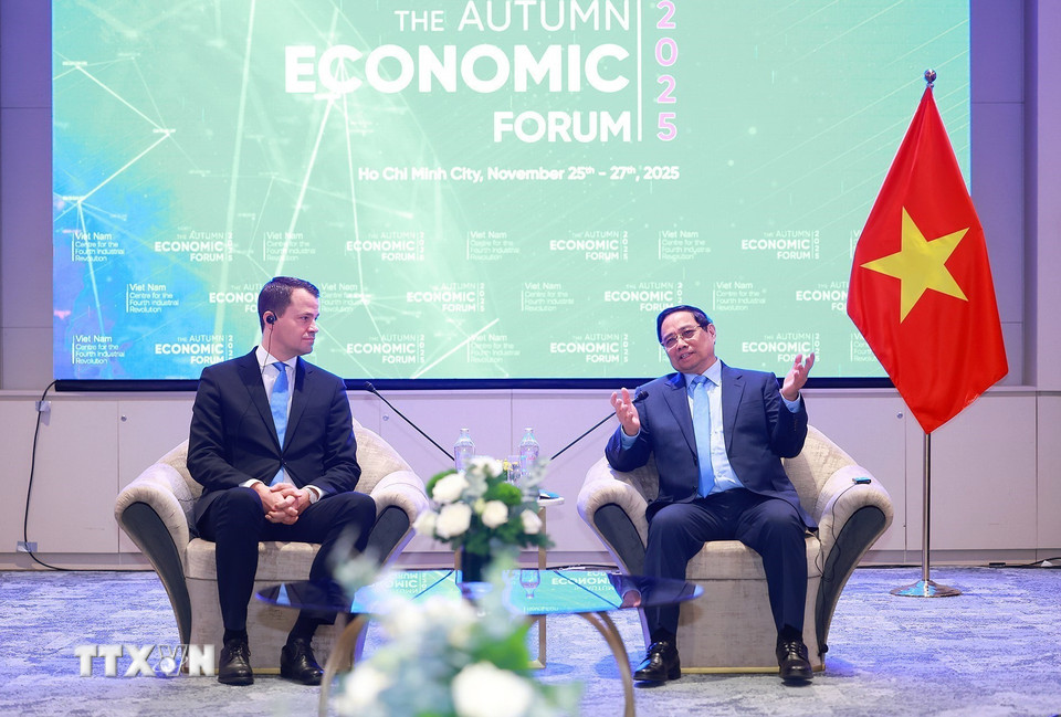 Thủ tướng Phạm Minh Chính tiếp Giám đốc điều hành Diễn đàn Kinh tế Thế giới (WEF) Stephan Mergenthaler. (Ảnh: Dương Giang/TTXVN)