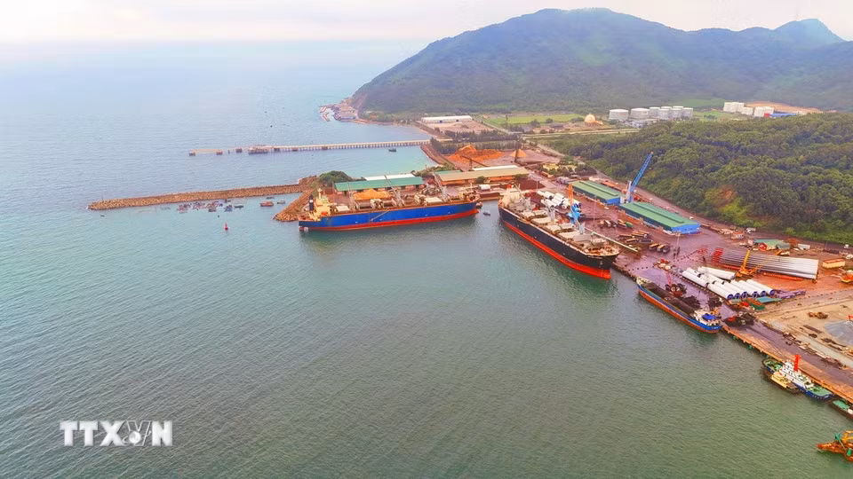 Cảng Vũng Áng có thể tiếp nhận tàu có trọng tải 50.000-300.000 DWT. (Ảnh: Hữu Quyết/TTXVN)