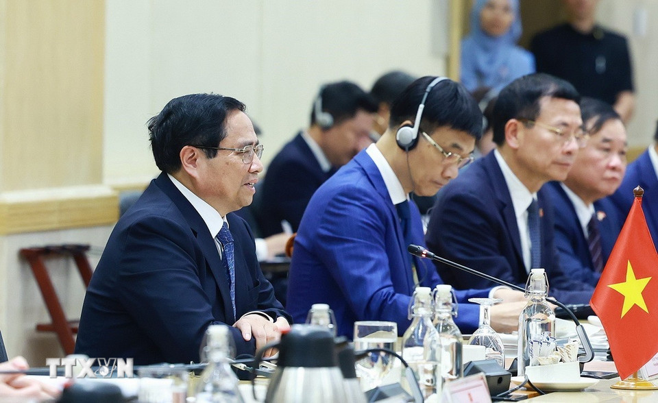 Thủ tướng Phạm Minh Chính hội đàm với Thủ tướng Malaysia Anwar Ibrahim. (Ảnh: Dương Giang/TTXVN)