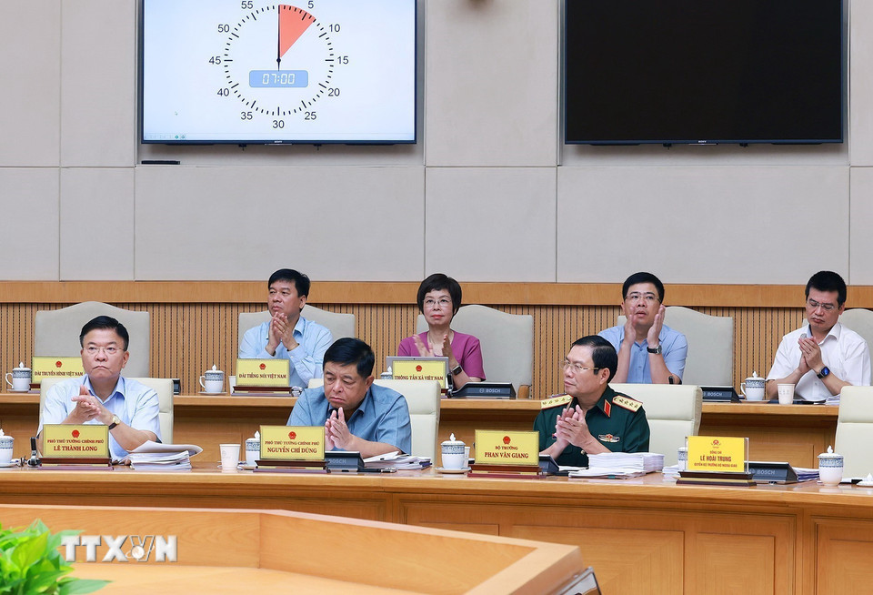 Các Phó Thủ tướng, thành viên Chính phủ và lãnh đạo các cơ quan thuộc Chính phủ tham dự phiên họp. (Ảnh: Dương Giang/TTXVN)