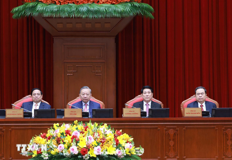 Tổng Bí thư Tô Lâm, Chủ tịch nước Lương Cường, Thủ tướng Phạm Minh Chính, Chủ tịch Quốc hội Trần Thanh Mẫn chủ trì hội nghị. (Ảnh: Thống Nhất/TTXVN)