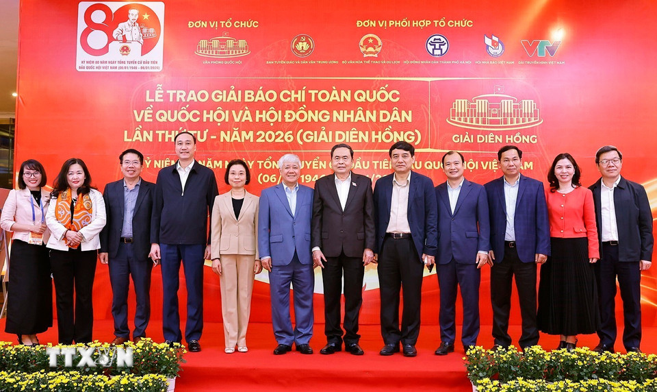 Chủ tịch Quốc hội Trần Thanh Mẫn với các đại biểu. (Ảnh: Doãn Tấn/TTXVN)