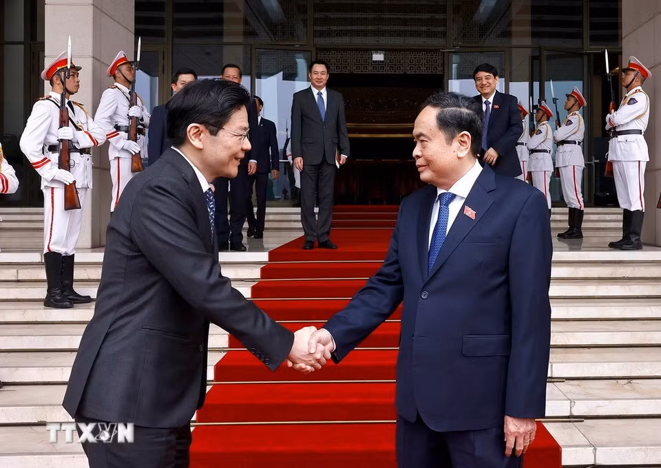 Chủ tịch Quốc hội Trần Thanh Mẫn hội kiến Thủ tướng Singapore Lawrence Wong. (Ảnh: Doãn Tấn/TTXVN)
