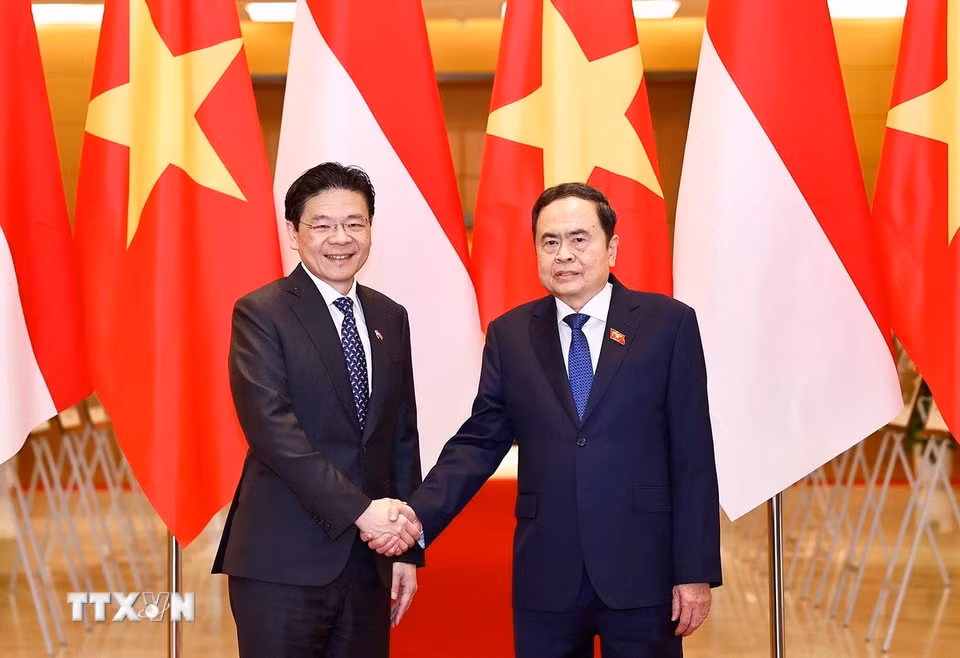 Chủ tịch Quốc hội Trần Thanh Mẫn hội kiến Thủ tướng Singapore Lawrence Wong. (Ảnh: Doãn Tấn/TTXVN)