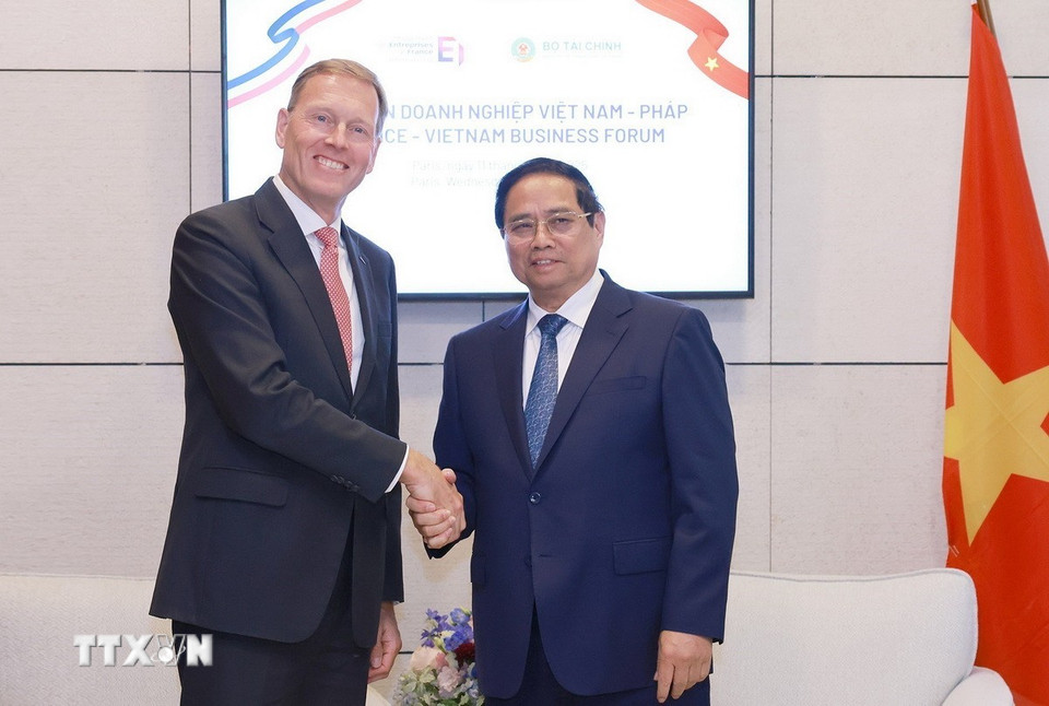 Thủ tướng Phạm Minh Chính tiếp đại diện Tập đoàn Airbus. (Ảnh: Dương Giang/TTXVN)