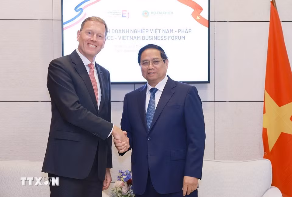 Thủ tướng Phạm Minh Chính tiếp đại diện Tập đoàn Airbus. (Ảnh: Dương Giang/TTXVN)