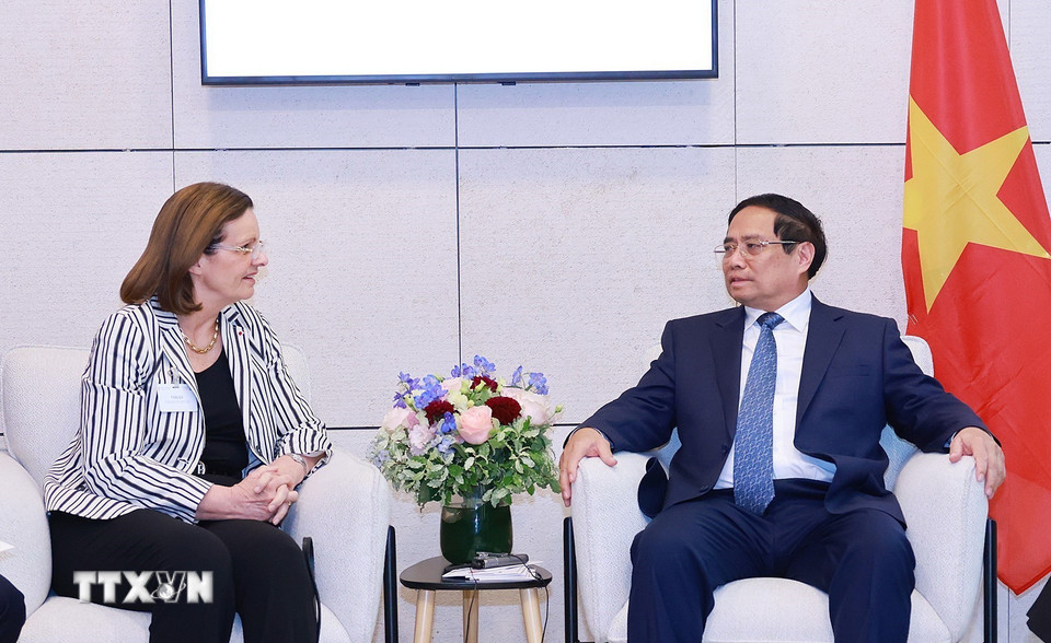 Thủ tướng Phạm Minh Chính tiếp đại diện Tập đoàn Thales. (Ảnh: Dương Giang/TTXVN)