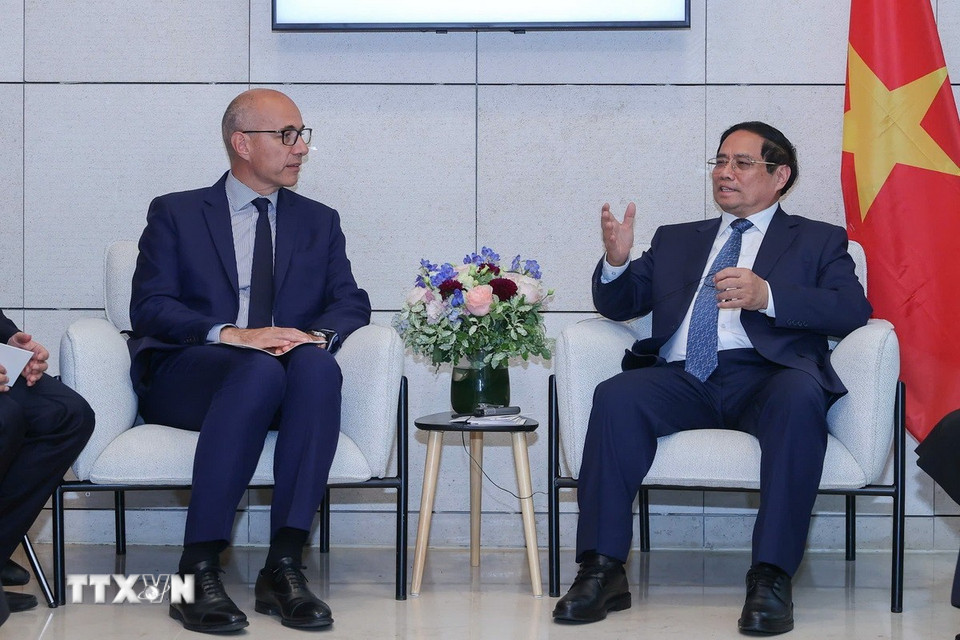 Thủ tướng Phạm Minh Chính tiếp đại diện Tập đoàn Safran. (Ảnh: Dương Giang/TTXVN)