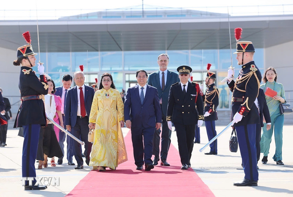 Thủ tướng Phạm Minh Chính và Phu nhân kết thúc chuyến thăm và làm việc tại Cộng hòa Pháp. (Ảnh: Dương Giang/TTXVN)
