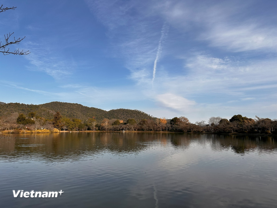 Hồ Osawa tại chùa Daikakuji nổi tiếng với lễ hội ngắm trăng vào dịp Trung Thu. (Ảnh: Nguyễn Tuyến/Vietnam+)
