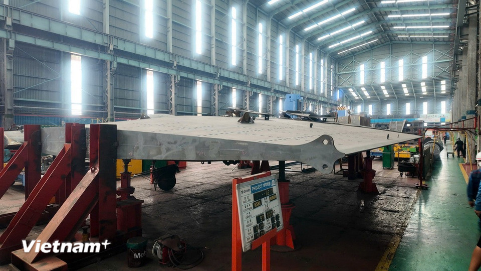 Khu sản xuất các thiết bị và cấu kiện quan trọng cho ngành đóng tàu. (Ảnh: Vietnam+)