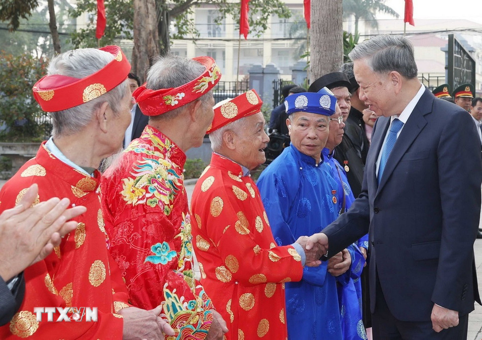 Tổng Bí thư Tô Lâm với nhân dân xã Nguyễn Văn Linh, huyện Yên Mỹ. (Ảnh: Thống Nhất/TTXVN)