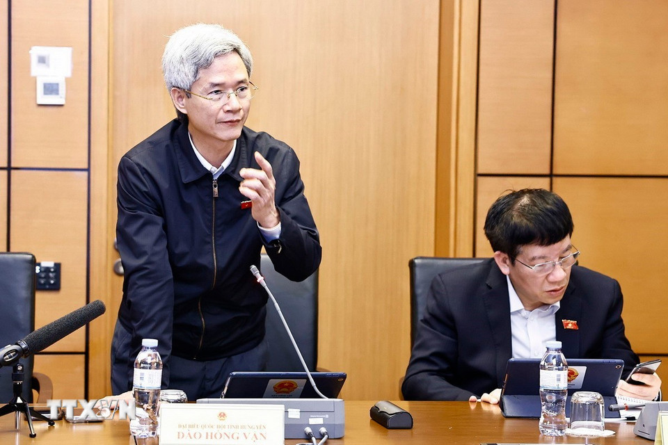 Đại biểu Quốc hội tỉnh Hưng Yên Đào Hồng Vận phát biểu ý kiến. (Ảnh: Doãn Tấn/TTXVN)