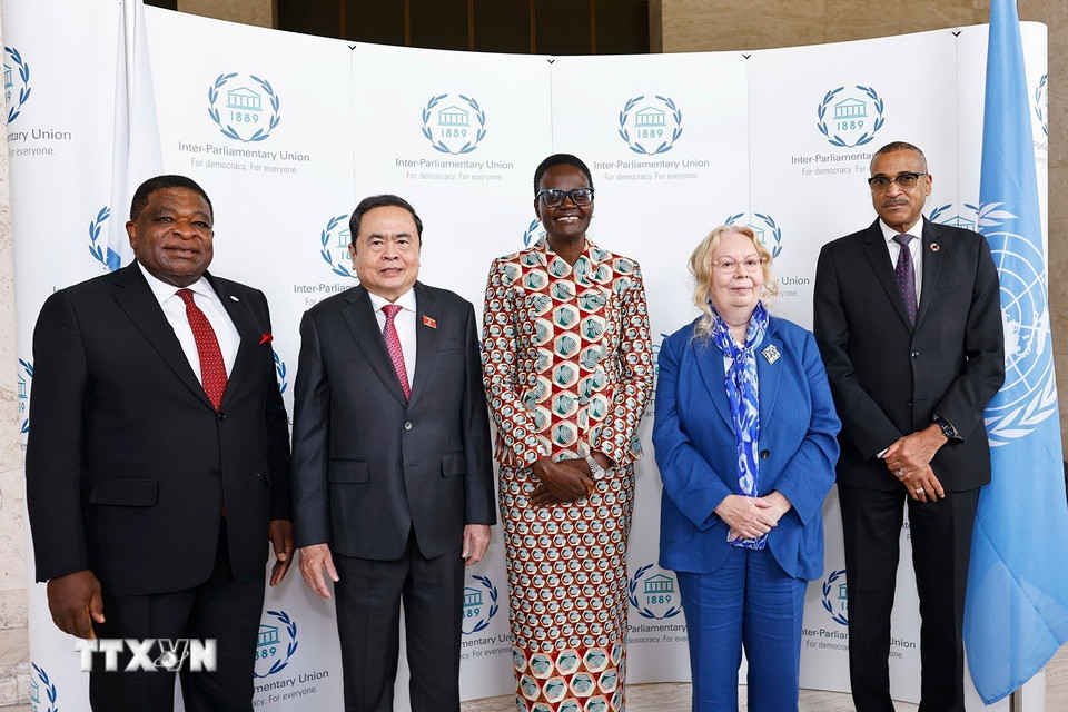 Chủ tịch IPU Tulia Ackson và Tổng Thư ký IPU Martin Chungong đón Chủ tịch Quốc hội Trần Thanh Mẫn dự Lễ khai mạc Hội nghị các Chủ tịch Quốc hội Thế giới lần thứ 6. (Ảnh: Doãn Tấn/TTXVN)