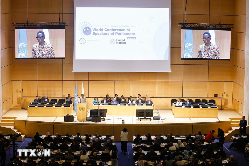 Chủ tịch Đại hội đồng Liên minh Nghị viện Thế giới (IPU) Tulia Ackson phát biểu khai mạc. (Ảnh: Doãn Tấn/TTXVN)
