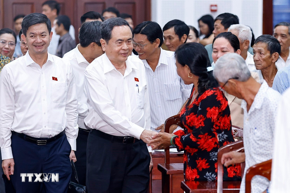 Chủ tịch Quốc hội Trần Thanh Mẫn tiếp xúc cử tri sau Kỳ họp thứ 10 tại thành phố Cần Thơ. (Ảnh: Doãn Tấn/TTXVN)
