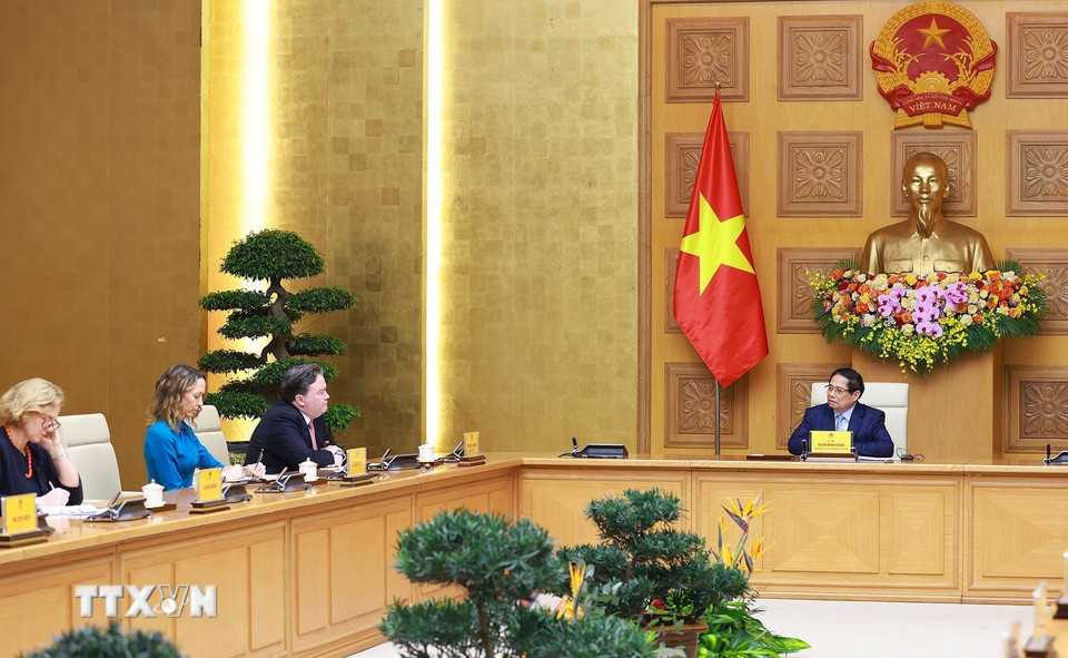 Thủ tướng Phạm Minh Chính tiếp Đại sứ Hoa Kỳ tại Việt Nam Marc Knapper. (Ảnh: Dương Giang/TTXVN)