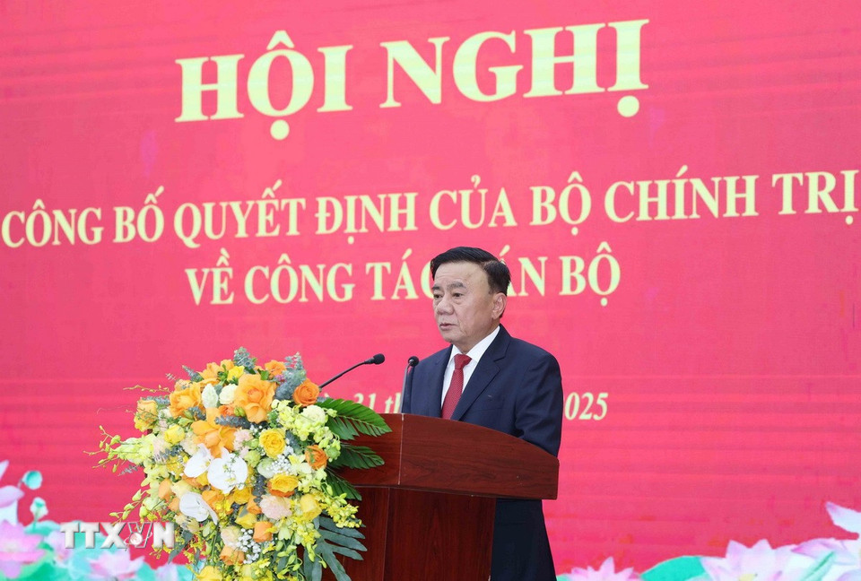 Ông Trần Cẩm Tú, Ủy viên Bộ Chính trị, Thường trực Ban Bí thư phát biểu tại hội nghị. (Ảnh: Phương Hoa/TTXVN)