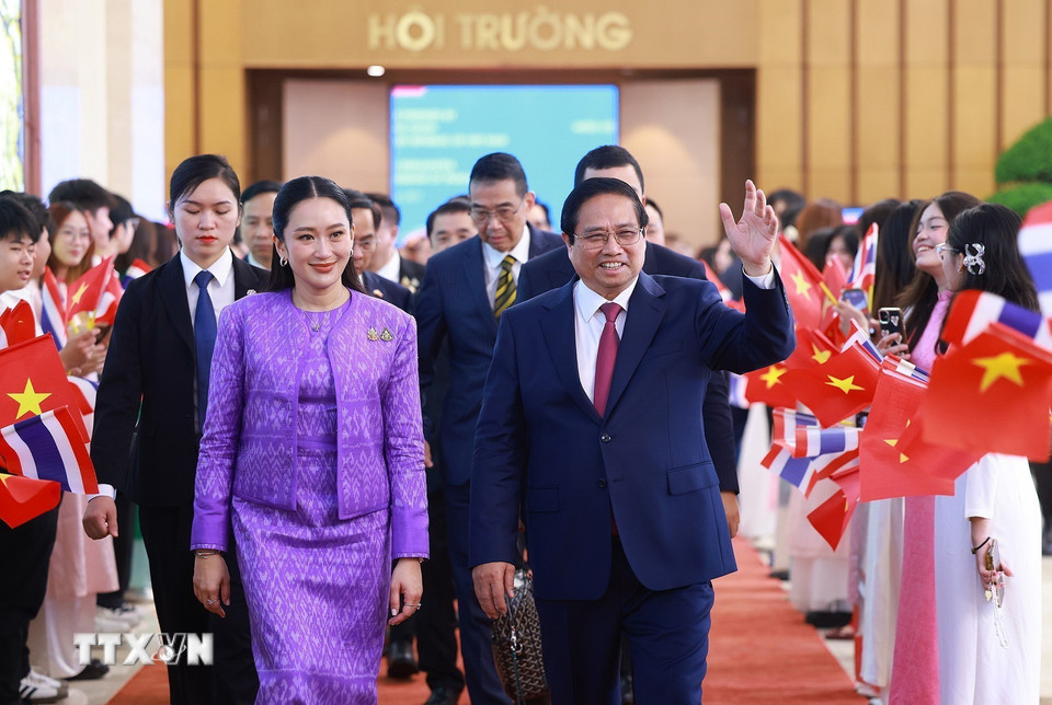 Thủ tướng Phạm Minh Chính và Thủ tướng Thái Lan Paetongtarn Shinawatra. (Ảnh: Dương Giang/TTXVN)